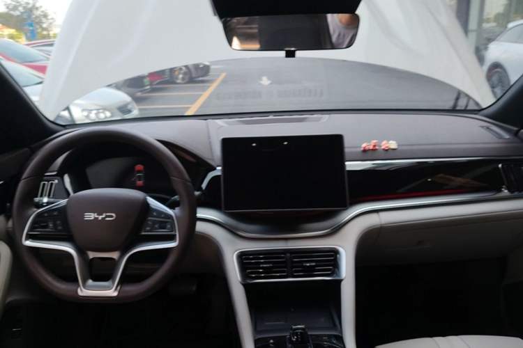Used BYD Song PLUS New Energy 2025 DM-i 112KM Prestige Model Center Console