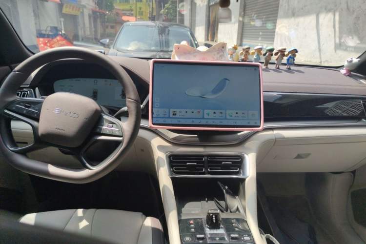 Used BYD Song PLUS New Energy 2025 DM-i Smart Drive 112KM Prestige Model Center Console