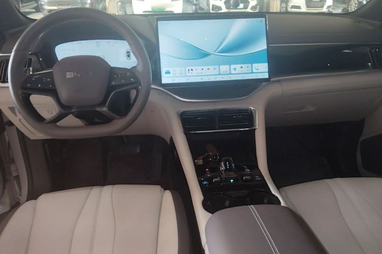 Used BYD Song PLUS New Energy 2025 EV Intelligent Driving Version 520km Premium Model Center Console