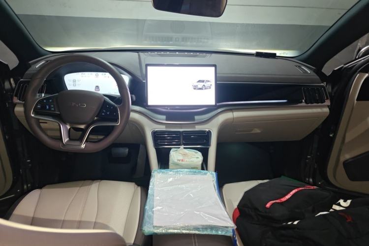 Used BYD Song PLUS New Energy 2025 DM-i 112KM Prestige Model Center Console