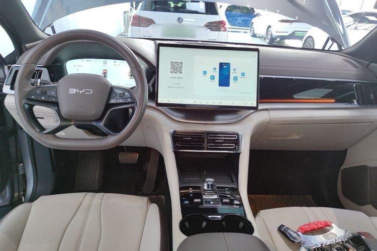 Used BYD Song PLUS New Energy 2025 EV 520km Premium Version Center Console