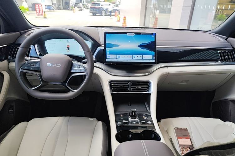 Used BYD Song PLUS New Energy 2025 DM-i Intelligent Driving 112KM Prestige Model Center Console
