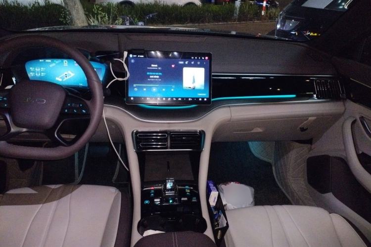 Used BYD Song PLUS New Energy 2025 DM-i Intelligent Driving 112KM Prestige Model Center Console
