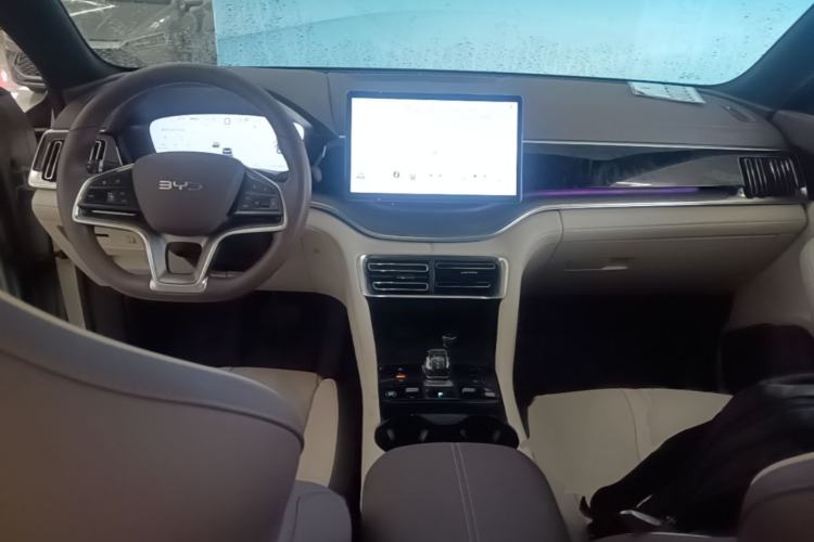 Used BYD Song PLUS New Energy 2025 DM-i 112KM Prestige Model Center Console