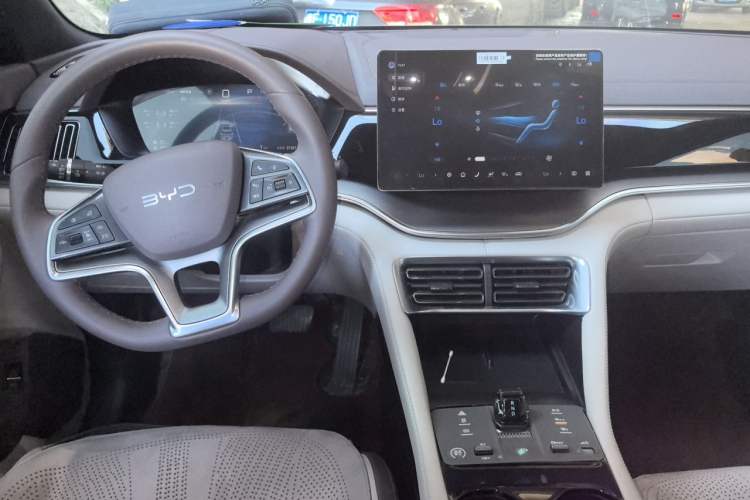 Used BYD Song PLUS New Energy 2025 DM-i 112KM Prestige Model Center Console