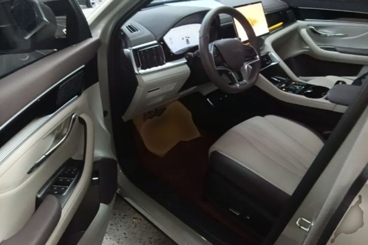 Used BYD Song PLUS New Energy 2025 DM-i 112KM Prestige Model Driver Seat