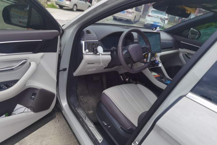 Used BYD Song PLUS New Energy 2025 DM-i Intelligent Driving 160KM Flagship Model Driver Seat