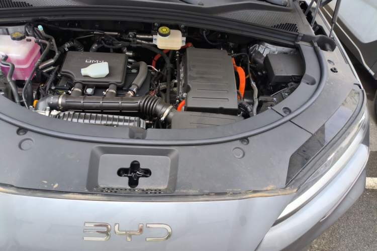 Used BYD Song PLUS New Energy 2025 DM-i Smart Drive 112KM Prestige Model Engine Bay Left