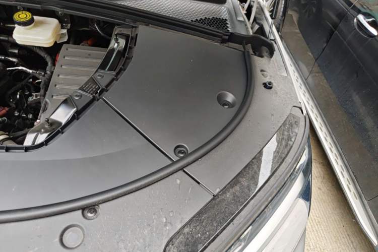 Used BYD Song PLUS New Energy 2025 DM-i 112KM Prestige Model Engine Bay Left