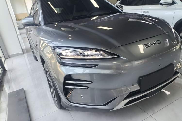 Used BYD Song PLUS New Energy 2025 EV Intelligent Driving Edition 520km Luxury Model Front Right 45 Deg