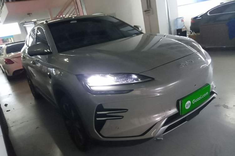Used BYD Song PLUS New Energy 2025 EV Intelligent Driving Edition 520km Luxury Model Front Right 45 Deg