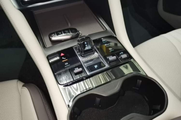 Used BYD Song PLUS New Energy 2025 EV 520km Premium Version Gear Lever