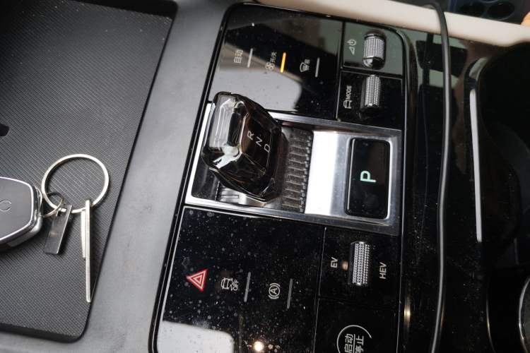 Used BYD Song PLUS New Energy 2025 DM-i 75KM Luxury Model Gear Lever