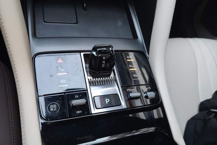 Used BYD Song PLUS New Energy 2025 DM-i 112KM Prestige Model Gear Lever