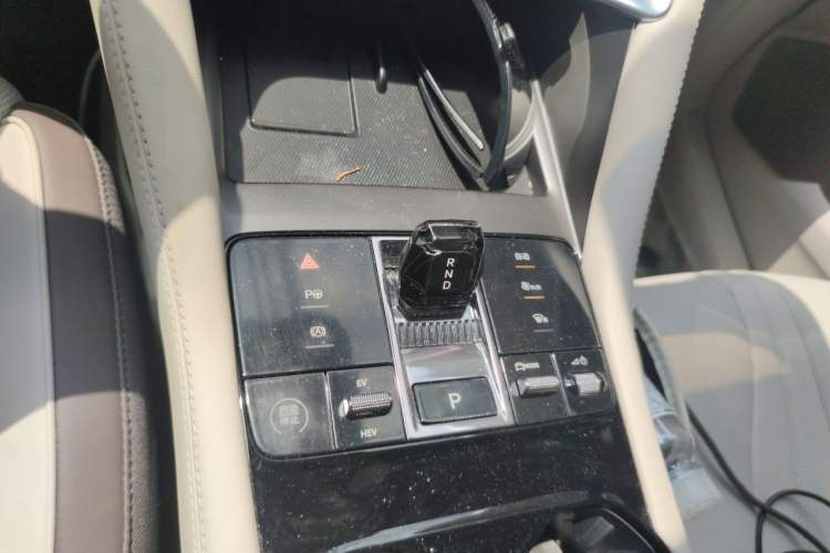 Used BYD Song PLUS New Energy 2025 DM-i Smart Drive 112KM Prestige Model Gear Lever