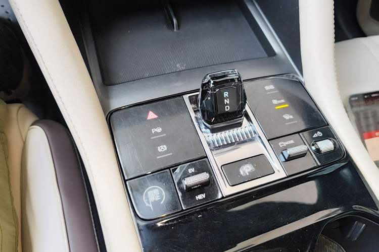 Used BYD Song PLUS New Energy 2025 DM-i Intelligent Driving 112KM Prestige Model Gear Lever