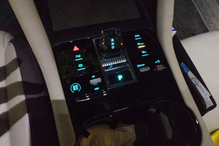 Used BYD Song PLUS New Energy 2025 DM-i Intelligent Driving 112KM Prestige Model Gear Lever