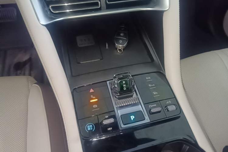 Used BYD Song PLUS New Energy 2025 DM-i 112KM Prestige Model Gear Lever