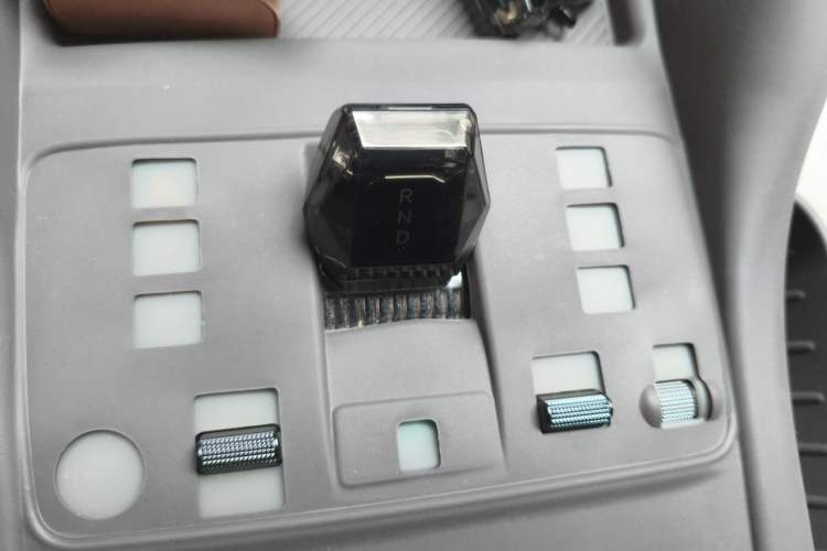Used BYD Song PLUS New Energy 2025 EV 520km Luxury Version Gear Lever