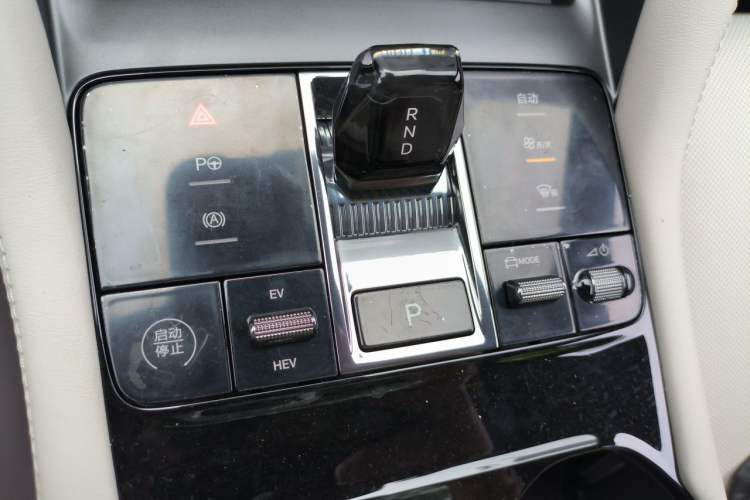 Used BYD Song PLUS New Energy 2025 DM-i Smart Drive 112KM Prestige Model Gear Lever