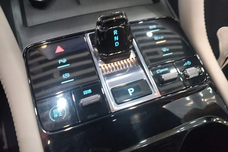 Used BYD Song PLUS New Energy 2025 EV 520km Luxury Version Gear Lever