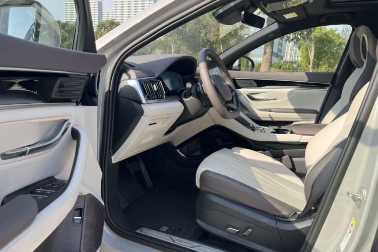 Used BYD Song PLUS New Energy 2025 EV Smart Drive Edition 605km Flagship Model Interior 1