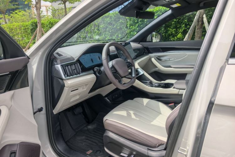 Used BYD Song PLUS New Energy 2025 DM-i Intelligent Driving 112KM Prestige Model Interior 1