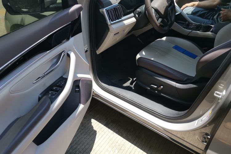 Used BYD Song PLUS New Energy 2025 DM-i 75KM Luxury Model Interior 3