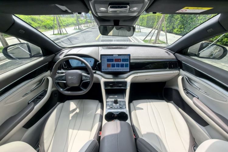 Used BYD Song PLUS New Energy 2025 DM-i Intelligent Driving 112KM Prestige Model Interior 3