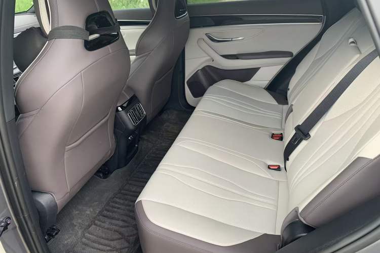 Used BYD Song PLUS New Energy 2025 EV 520km Premium Version Interior 4
