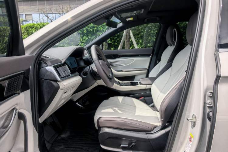 Used BYD Song PLUS New Energy 2025 DM-i Intelligent Driving 112KM Prestige Model Interior 5