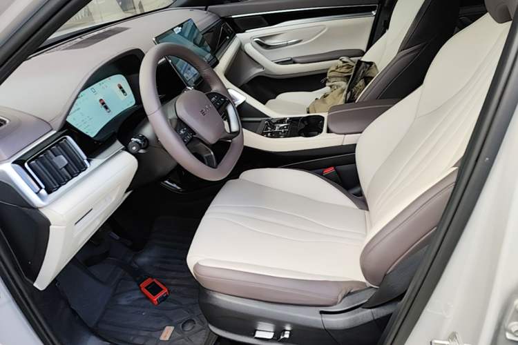 Used BYD Song PLUS New Energy 2025 DM-i Intelligent Driving 112KM Prestige Model Left Front Seat