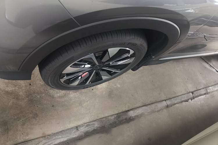 Used BYD Song PLUS New Energy 2025 DM-i 112KM Prestige Model Left Front Wheel Hub