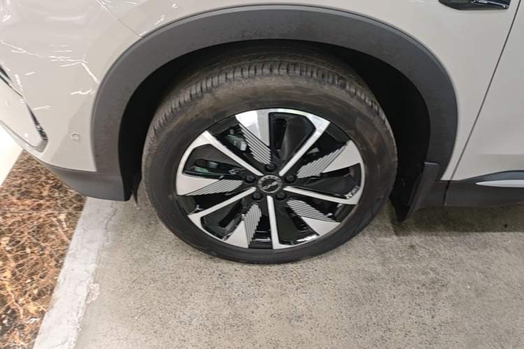 Used BYD Song PLUS New Energy 2025 EV Intelligent Driving Edition 520km Luxury Model Left Front Wheel Hub