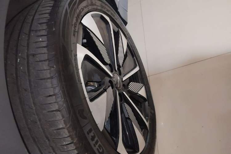 Used BYD Song PLUS New Energy 2025 EV Intelligent Driving Version 520km Premium Model Left Front Wheel Hub