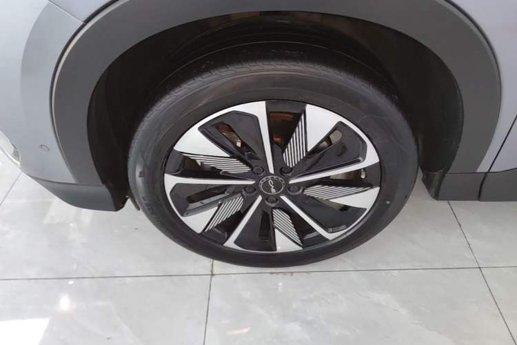 Used BYD Song PLUS New Energy 2025 EV 520km Premium Version Left Front Wheel Hub