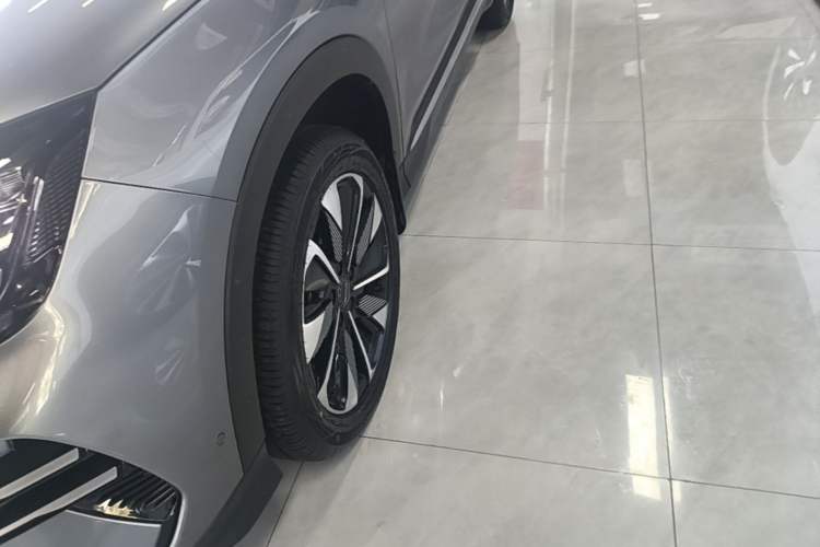 Used BYD Song PLUS New Energy 2025 EV Intelligent Driving Edition 520km Luxury Model Left Front Wheel Hub
