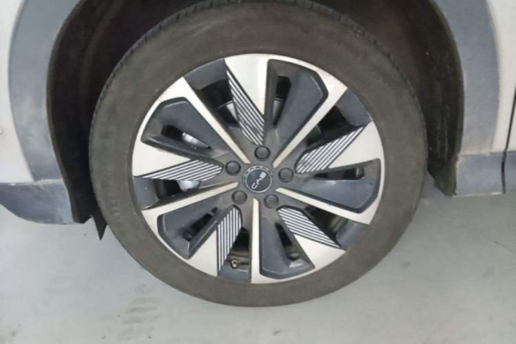Used BYD Song PLUS New Energy 2025 EV Intelligent Driving Edition 520km Luxury Model Left Front Wheel Hub
