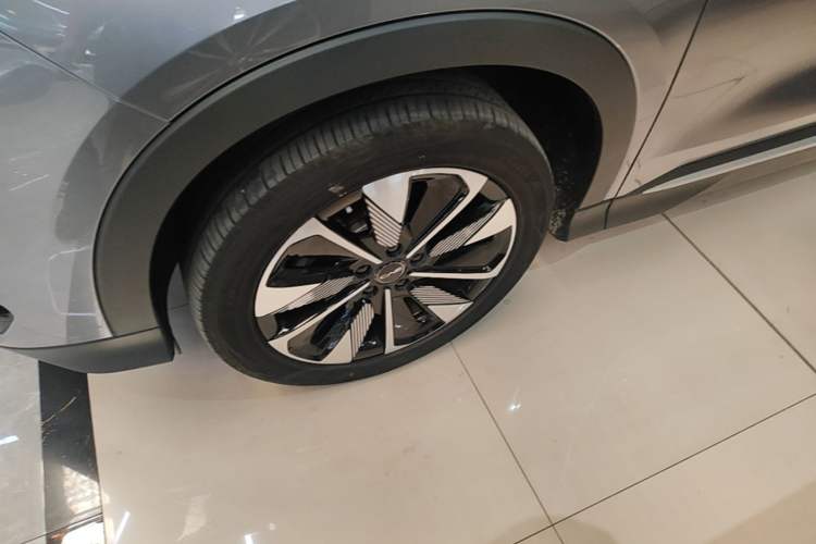 Used BYD Song PLUS New Energy 2025 EV 520km Luxury Version Left Front Wheel Hub