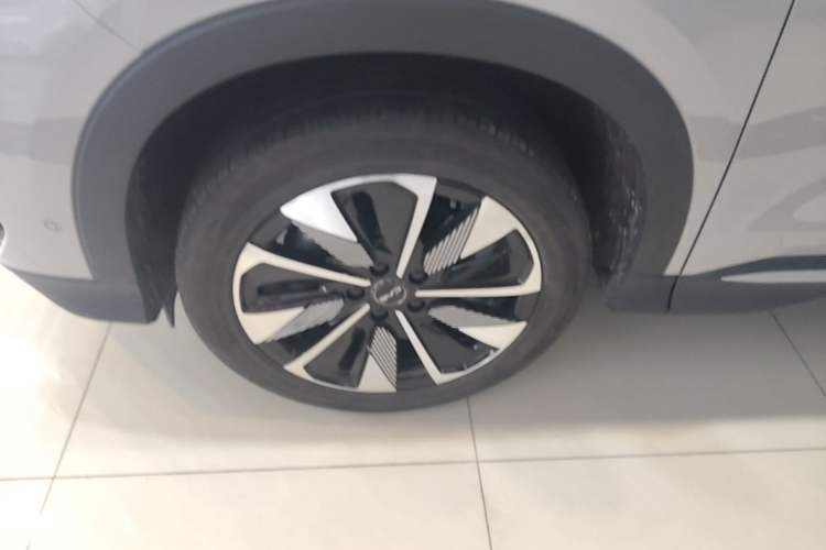 Used BYD Song PLUS New Energy 2025 EV 520km Luxury Version Left Front Wheel Hub