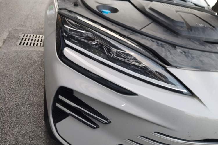 Used BYD Song PLUS New Energy 2025 DM-i 112KM Prestige Model Right Front Headlight