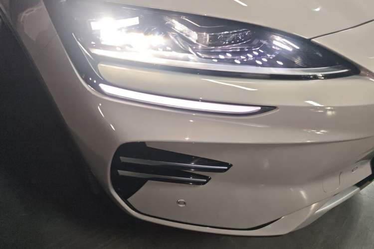 Used BYD Song PLUS New Energy 2025 EV Intelligent Driving Edition 520km Luxury Model Right Front Headlight