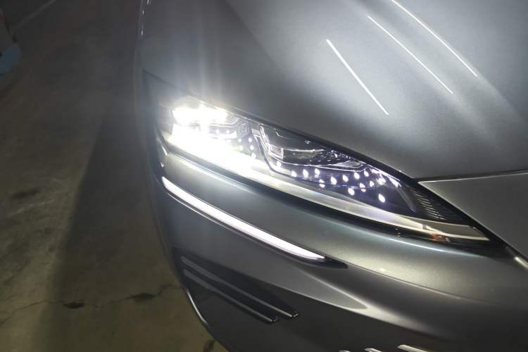 Used BYD Song PLUS New Energy 2025 DM-i 112KM Prestige Model Right Front Headlight