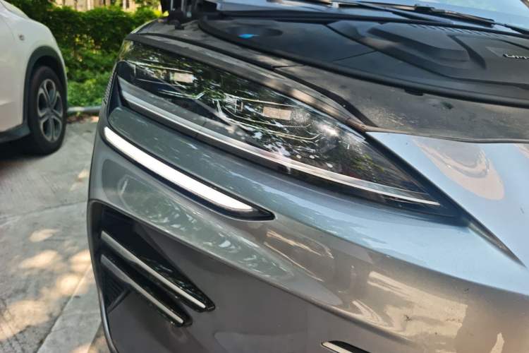 Used BYD Song PLUS New Energy 2025 DM-i 112KM Prestige Model Right Front Headlight