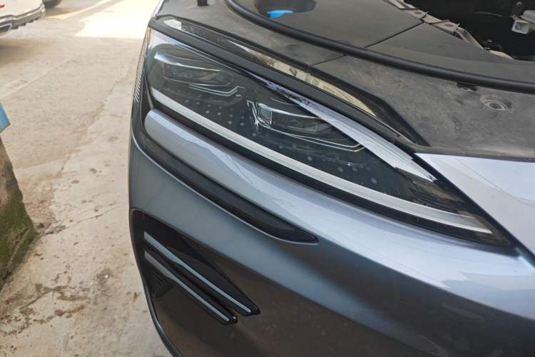 Used BYD Song PLUS New Energy 2025 EV 520km Luxury Version Right Front Headlight