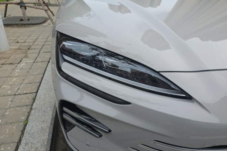 Used BYD Song PLUS New Energy 2025 DM-i Intelligent Driving 160KM Flagship Model Right Front Headlight