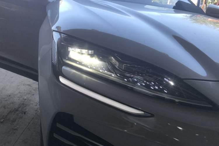 Used BYD Song PLUS New Energy 2025 DM-i 112KM Prestige Model Right Front Headlight