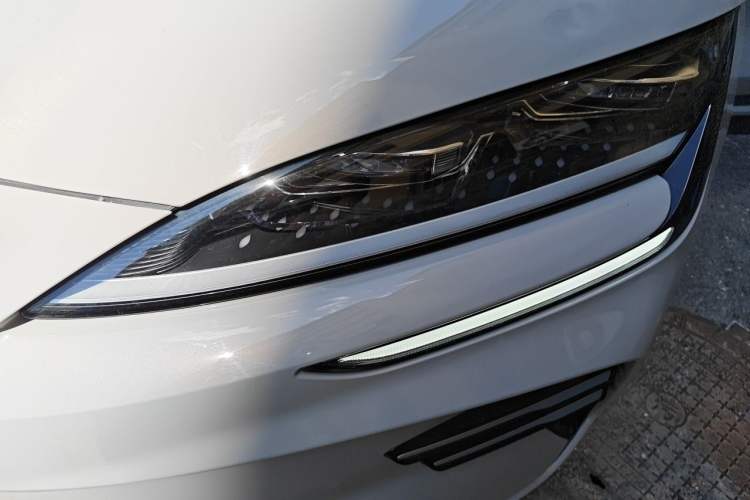 Used BYD Song PLUS New Energy 2025 EV 520km Luxury Version Right Front Headlight