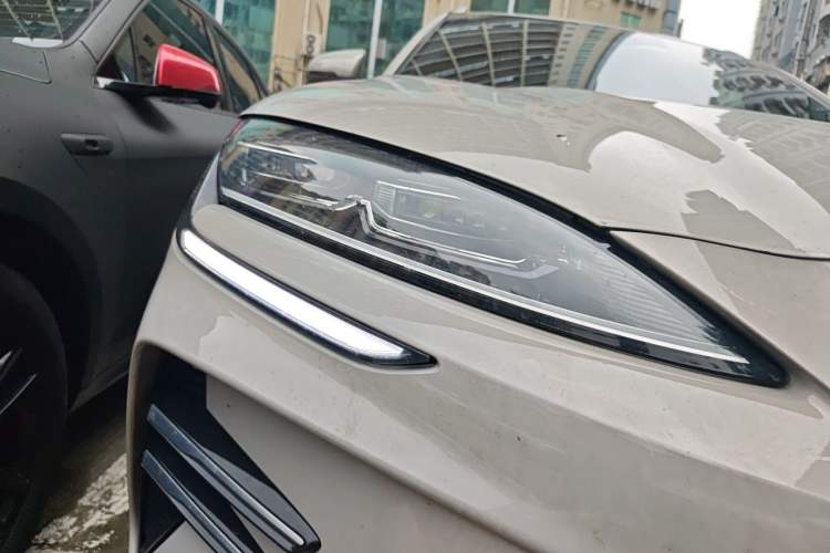 Used BYD Song PLUS New Energy 2025 DM-i 112KM Prestige Model Right Front Headlight