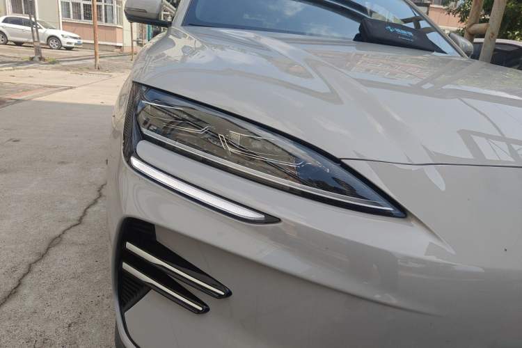 Used BYD Song PLUS New Energy 2025 EV 520km Luxury Version Right Front Headlight